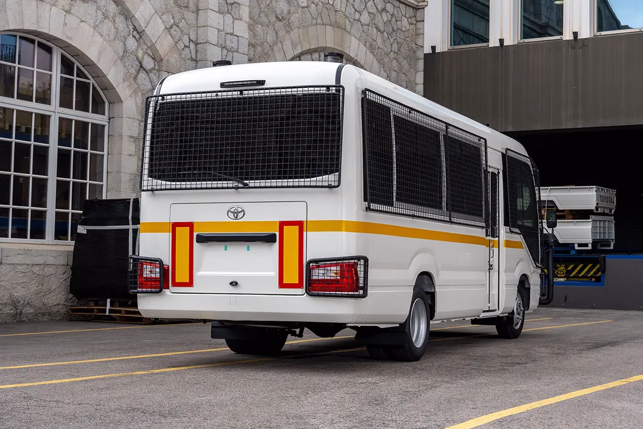 coaster-prisoner-transporter-exterior-G6