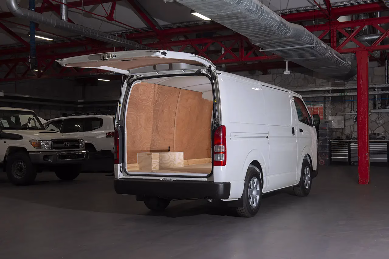 panel-van-exterior-G6